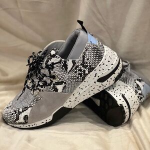 Wedge white snake sneakers. Sz 7